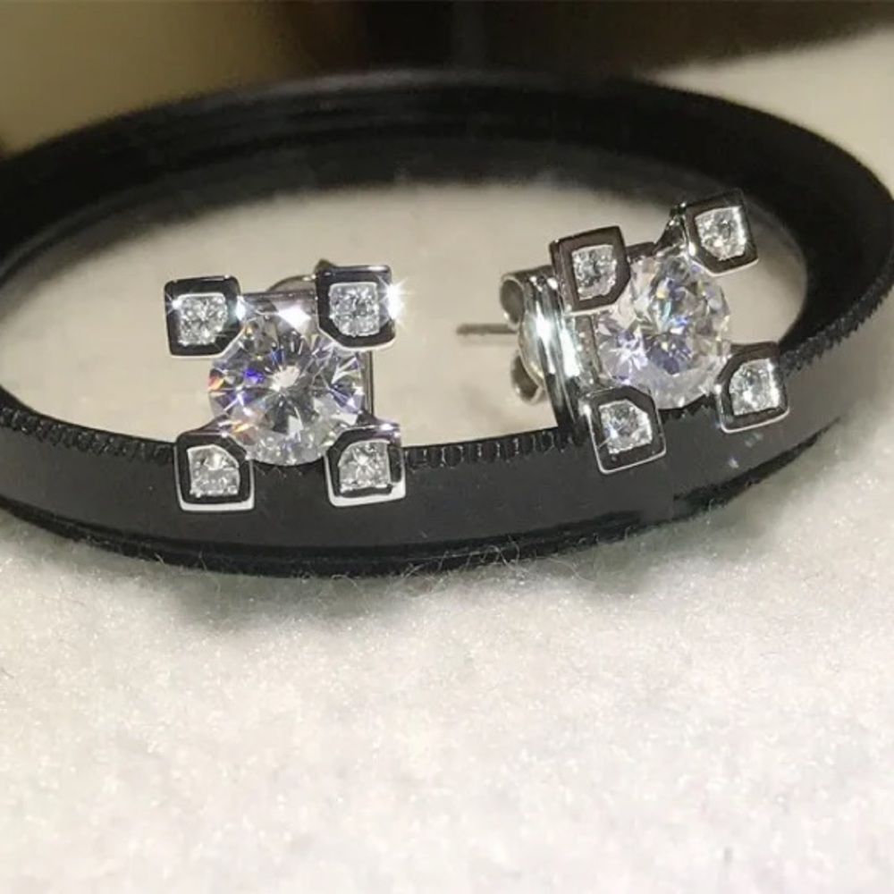 💋 Silver Geometric Princess Cut CZ Stud Earrings